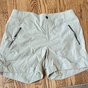 Te Verde Women's Cargo Shorts in Light Gray